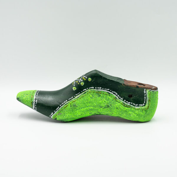 kalapodi-green-forest