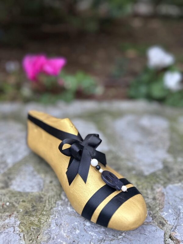 kalapodia-golden-and-black-perl