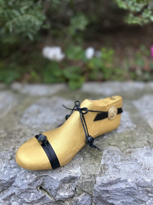 kalapodia-golden-and-black-perl