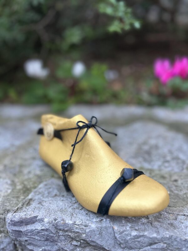 kalapodia-golden-and-black-perl