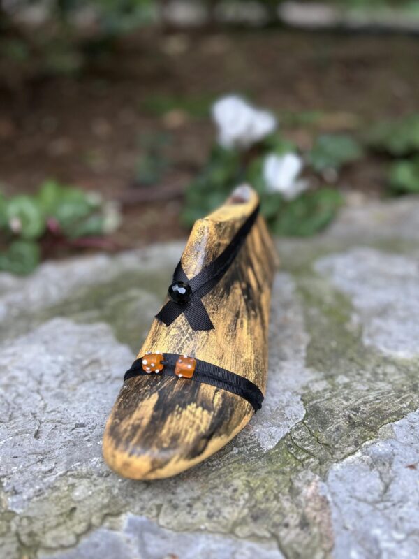 kalapodi-yellow-black