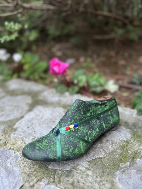 kalapodi-purple-and-green