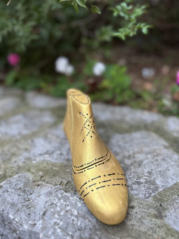 kalapodi-golden-boots