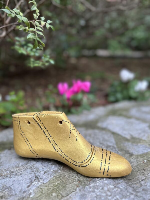 kalapodi-golden-boots